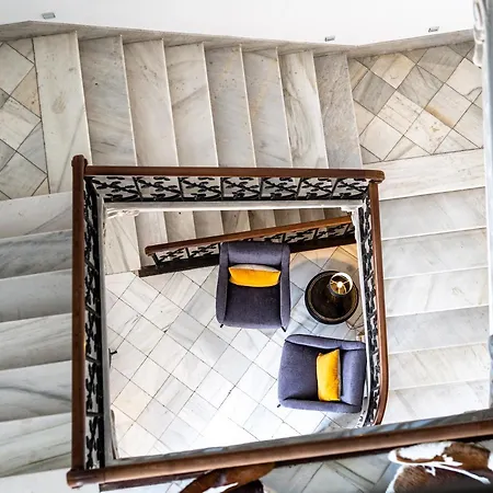 L'avenida Hotel 4*